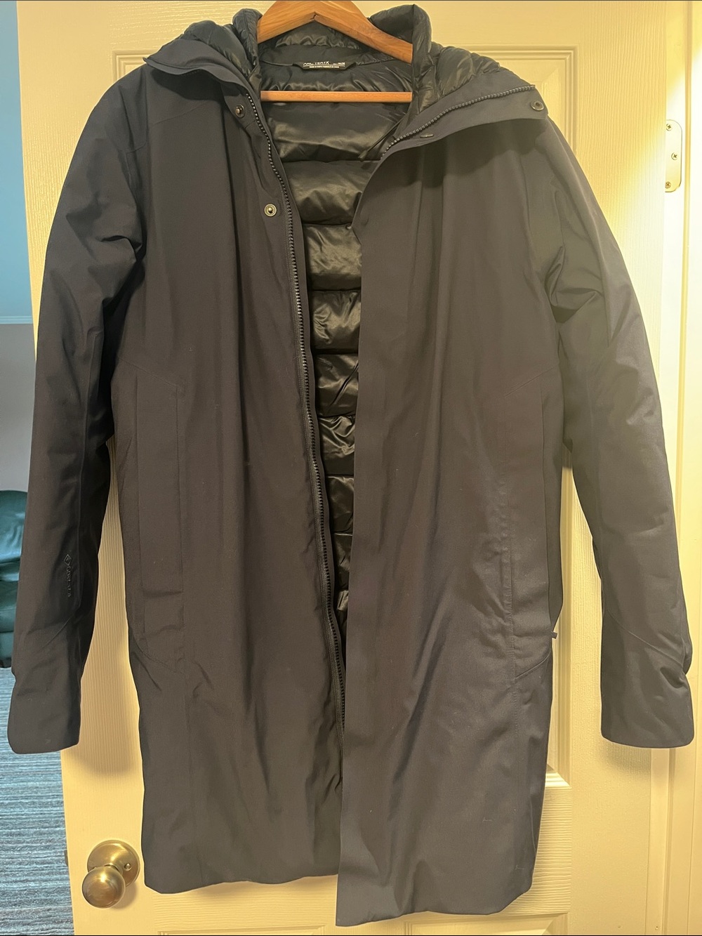 DISCONTINUED Arc'teryx Thorsen Men's Long Hooded Puffer Coat in Navy